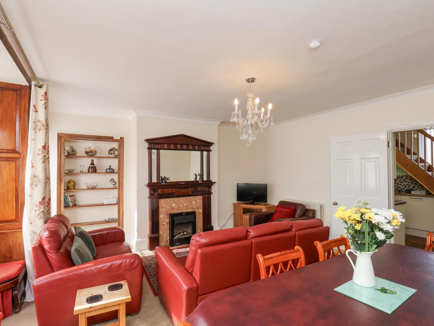 Mayfield Manor Whitby Exterior photo
